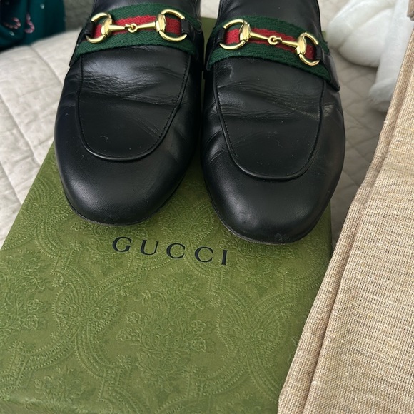 Gucci Black Leather Loafers with Green and Red Stripes - Picture 3 of 6